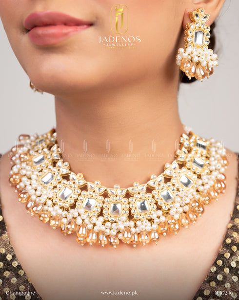 The Sohni Saaj Choker Set with Tika